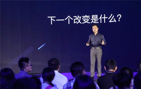 小鵬汽車放出2019年融資300億的豪言，但什么是何小鵬所說的智能汽車上半場和下半場？