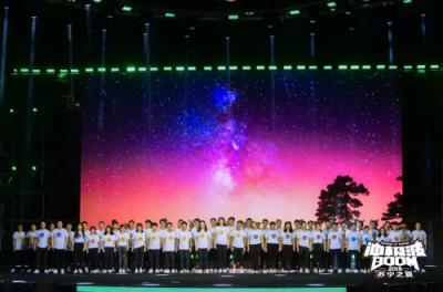 張近東點(diǎn)燃二十八年公益之燈 蘇寧之夏上演最感人一幕神秘嘉賓登臺(tái)