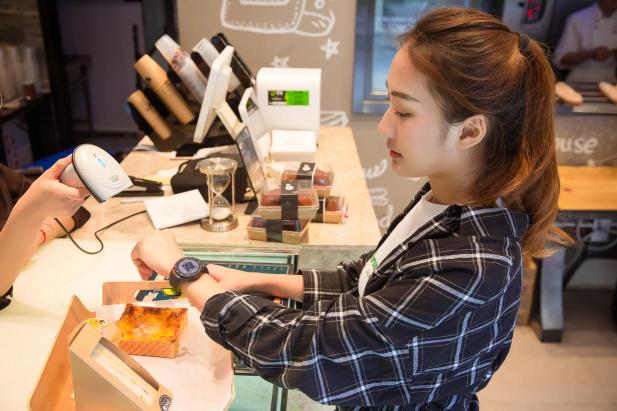 Apple Watch 4發(fā)布了，安卓手機用戶如何選擇呢？