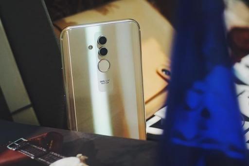 華為穩(wěn)了！麥芒7雙光束3D效果遠超金色iPhone