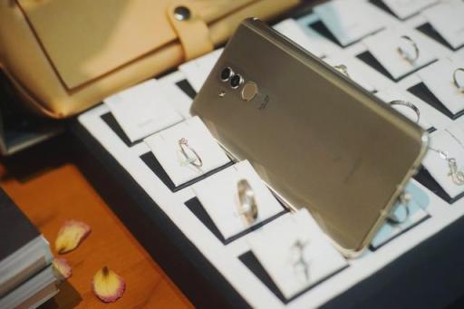華為穩(wěn)了！麥芒7雙光束3D效果遠超金色iPhone