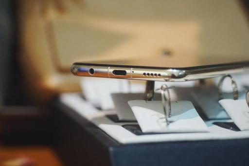 華為穩(wěn)了！麥芒7雙光束3D效果遠超金色iPhone