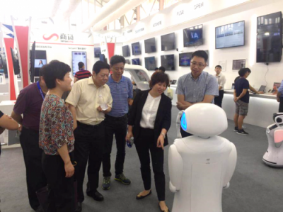 眾星云集世界人工智能大會，靈羚科技政務服務機器人成焦點