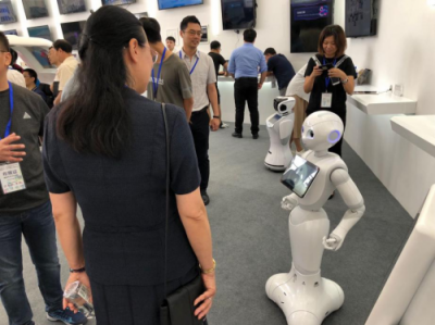 眾星云集世界人工智能大會，靈羚科技政務服務機器人成焦點
