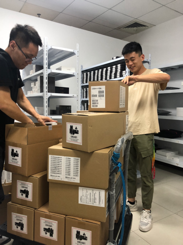 iPhoneXs首發(fā)日，機(jī)蜜凌晨打包，打響租機(jī)第一槍