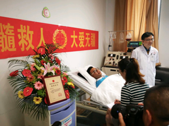 騎手成為“旗手” 美團外賣小哥弘揚“城市新青年”精神