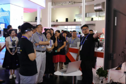 意念控制要成真？BrainCo成上海人工智能展的網(wǎng)紅展位！