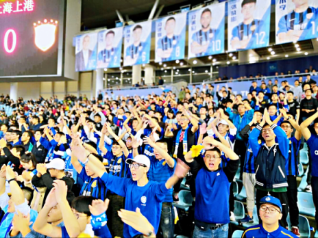 2018雙11前夕，500學生團與蘇寧校園一起為江蘇蘇寧助威
