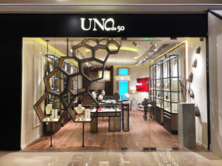不用再找代購了！UNOde50國內(nèi)首店在上海開幕！