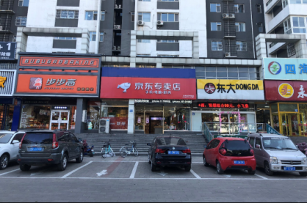 90后店長郭晨鑫：因?yàn)樾刨嚲〇|，所以選擇加盟京東專賣店