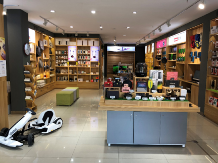 90后店長郭晨鑫：因?yàn)樾刨嚲〇|，所以選擇加盟京東專賣店