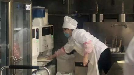 游客遠道而來“難求一面”，崔永元開面館獲追捧