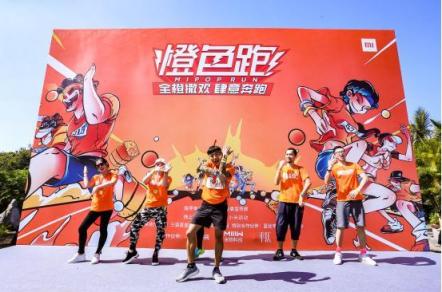 小米橙色跑驚現(xiàn)抖音魔性舞，網(wǎng)友：我家孩子也在跳