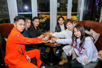 要火！伊膚泉聯(lián)合2019春夏中國(guó)國(guó)際時(shí)裝周公布最強(qiáng)跨界報(bào)告！