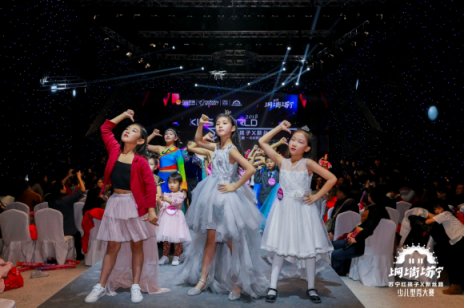 “壞爸爸”帶著女兒演繹原創(chuàng)歌曲，雙十一紅孩子有點(diǎn)厲害