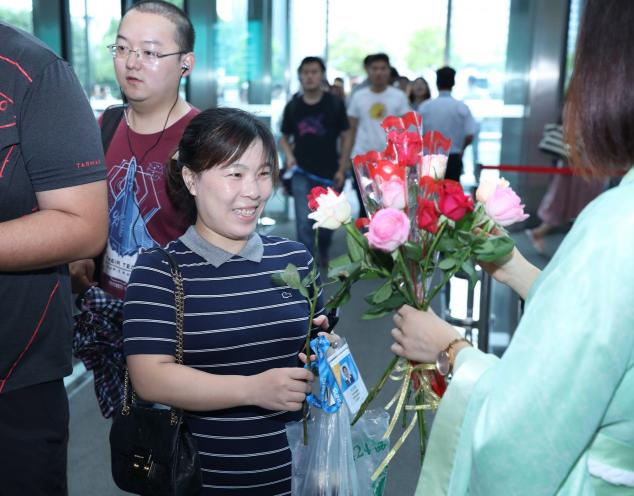 關(guān)愛(ài)“買買買”背后的她們：蘇寧雙11把女員工寵上天