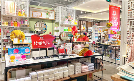 央視點(diǎn)贊曲美京東之家，打造11.11線下家居零售新地標(biāo)
