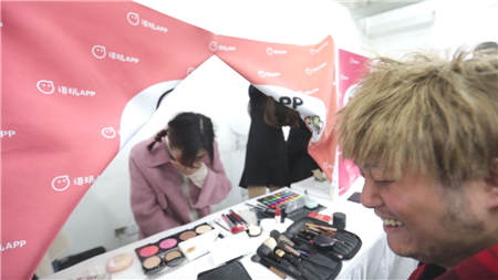 95后女生化妝后 男生竟想退貨！網(wǎng)友：自己長(zhǎng)啥樣心理沒(méi)數(shù)嗎？