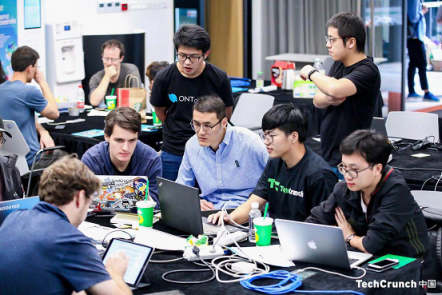 按爽小白椅攜手TechCrunch中國(guó) 助力深圳黑客馬拉松圓滿(mǎn)落幕