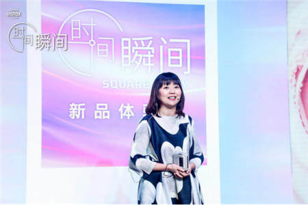 富士膠片發(fā)布首臺(tái)具有變焦功能的instax相機(jī)，再掀方形藝術(shù)個(gè)性潮流