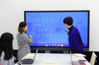 明基會(huì)議平板在側(cè)，頭腦風(fēng)暴會(huì)議無(wú)憂