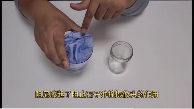 小米10和榮耀V30品控對(duì)比 小米10再現(xiàn)“快板門(mén)“