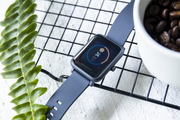輕盈長(zhǎng)續(xù)航才對(duì)味！華米Amazfit 米動(dòng)手表青春版 1S簡(jiǎn)評(píng)