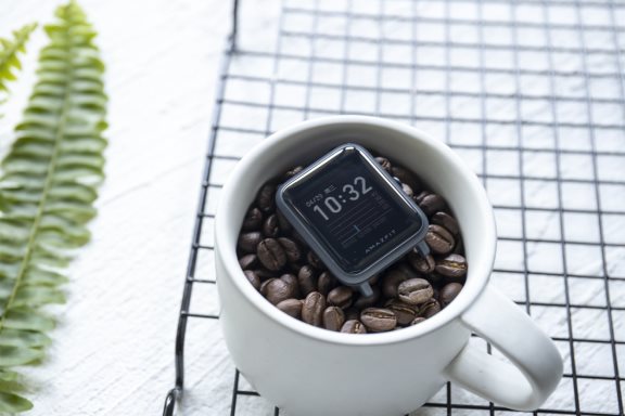 輕盈長(zhǎng)續(xù)航才對(duì)味！華米Amazfit 米動(dòng)手表青春版 1S簡(jiǎn)評(píng)