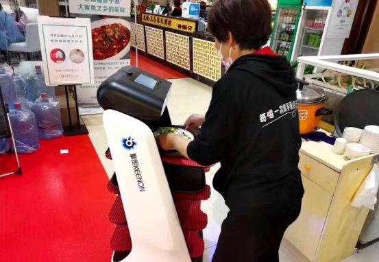 公筷公勺、無接觸配送正在成為餐飲行業(yè)“新食尚”