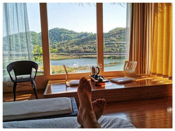 安順竟然藏著一家可以看“?！钡拿袼蓿^美夕陽配美食，最宜發(fā)呆
