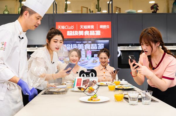 天貓Club x天貓美食打造首檔美食直播節(jié)目“超級美食品鑒”，重新定義吃播帶貨