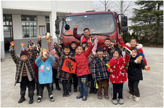 運滿滿張暉：為愛益起“乒”，助力希望小學體育教學