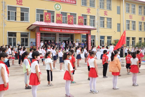 央視關(guān)注！三雄極光助力教育扶貧 點(diǎn)亮求學(xué)夢(mèng)