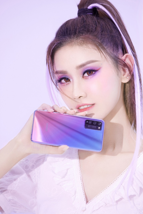榮耀30青春版攜手完美日記打造彩妝大片，破圈聯(lián)動開啟5G炫彩青春
