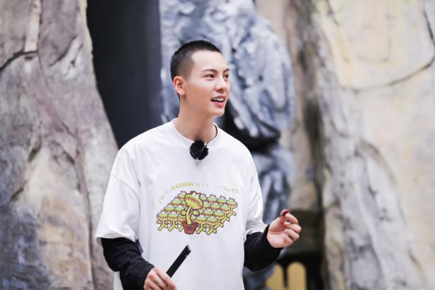 陳偉霆再度聯(lián)手得物首發(fā)潮牌新系列，電商、明星、綜藝聯(lián)名解鎖“食蠅草”玩法