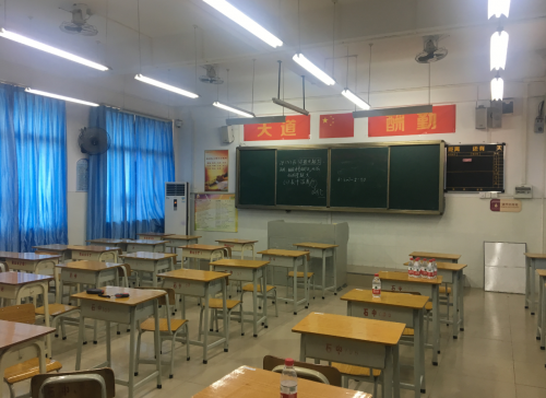 三雄極光：教室里的“假”燈光，該嚴(yán)打了！