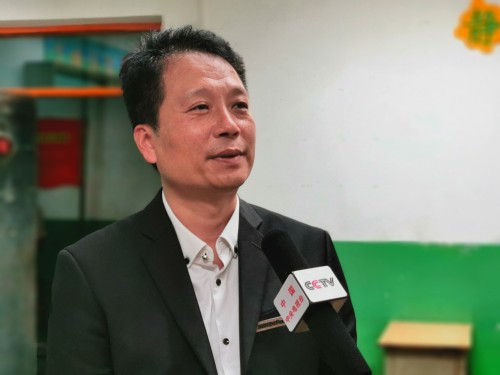 三雄極光：教室里的“假”燈光，該嚴(yán)打了！