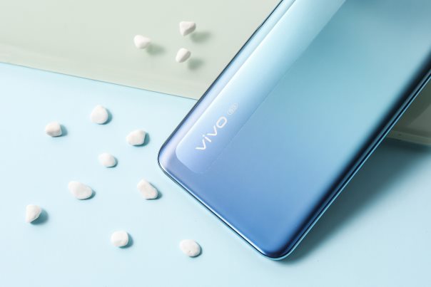 vivo Y70s迎來冷萃銀新配色，7月28日正式上市