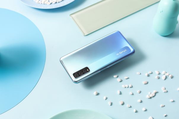 vivo Y70s迎來冷萃銀新配色，7月28日正式上市