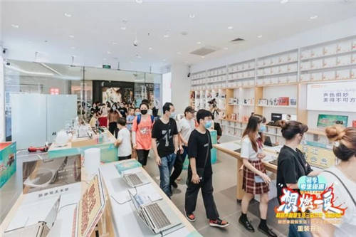 聯(lián)想來酷門店升級(jí)，三店智慧煥新齊亮相