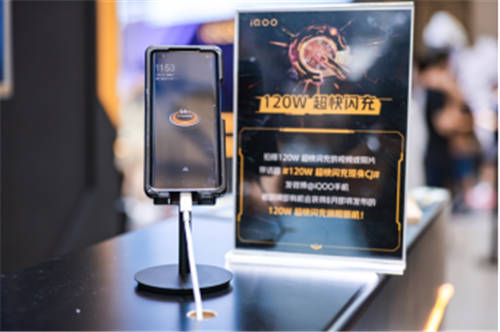 ChinaJoy開展首日，iQOO 引爆夏日激情