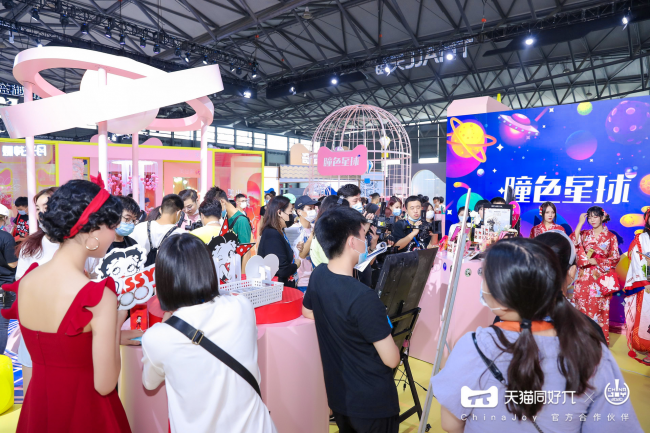 ChinaJoy上成團(tuán)出道的彩瞳品牌，集美們?yōu)楹委偪馪ick？