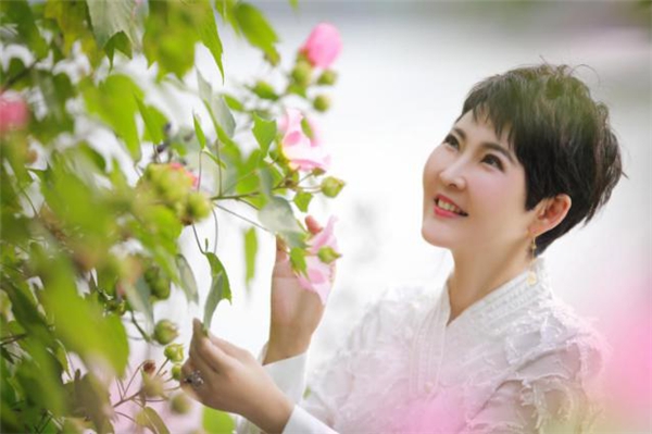伴你暖心成長，知名作家張德芬“二次元”微信表情包首發(fā)上線！