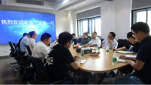 集成灶10大品牌，嵊州市政協(xié)副主席竺理文蒞臨藍(lán)炬星指導(dǎo)工作