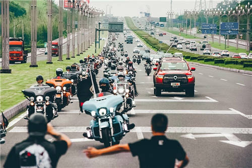 長城炮護航巡游 玩轉機車文化