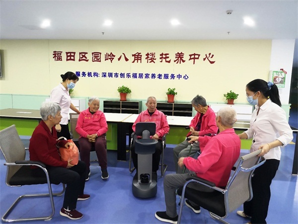 政策+市場紅利雙推 機器人才是未來養(yǎng)老主力？