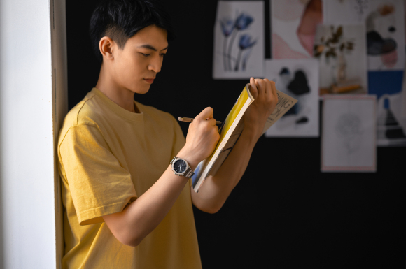 薄然有型，實(shí)力必現(xiàn) 卡西歐EDIFICE EFS-S570系列勁酷登場(chǎng)