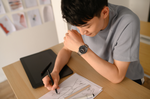 薄然有型，實(shí)力必現(xiàn) 卡西歐EDIFICE EFS-S570系列勁酷登場(chǎng)