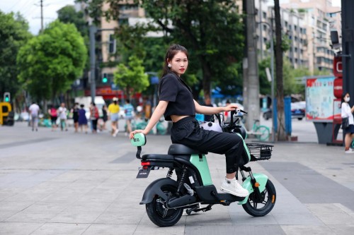 愛瑪新品驚呆全行業(yè)：不用考駕照就能騎上街的長里程電動車！