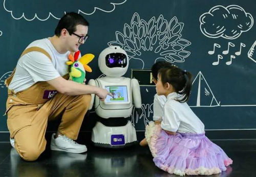 幼兒園開學(xué)第一周：場面失控、瘋狂手工……賓果智能“教義有方”雙賦能